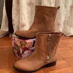 Antonio Melani Boots. Upper Leather.